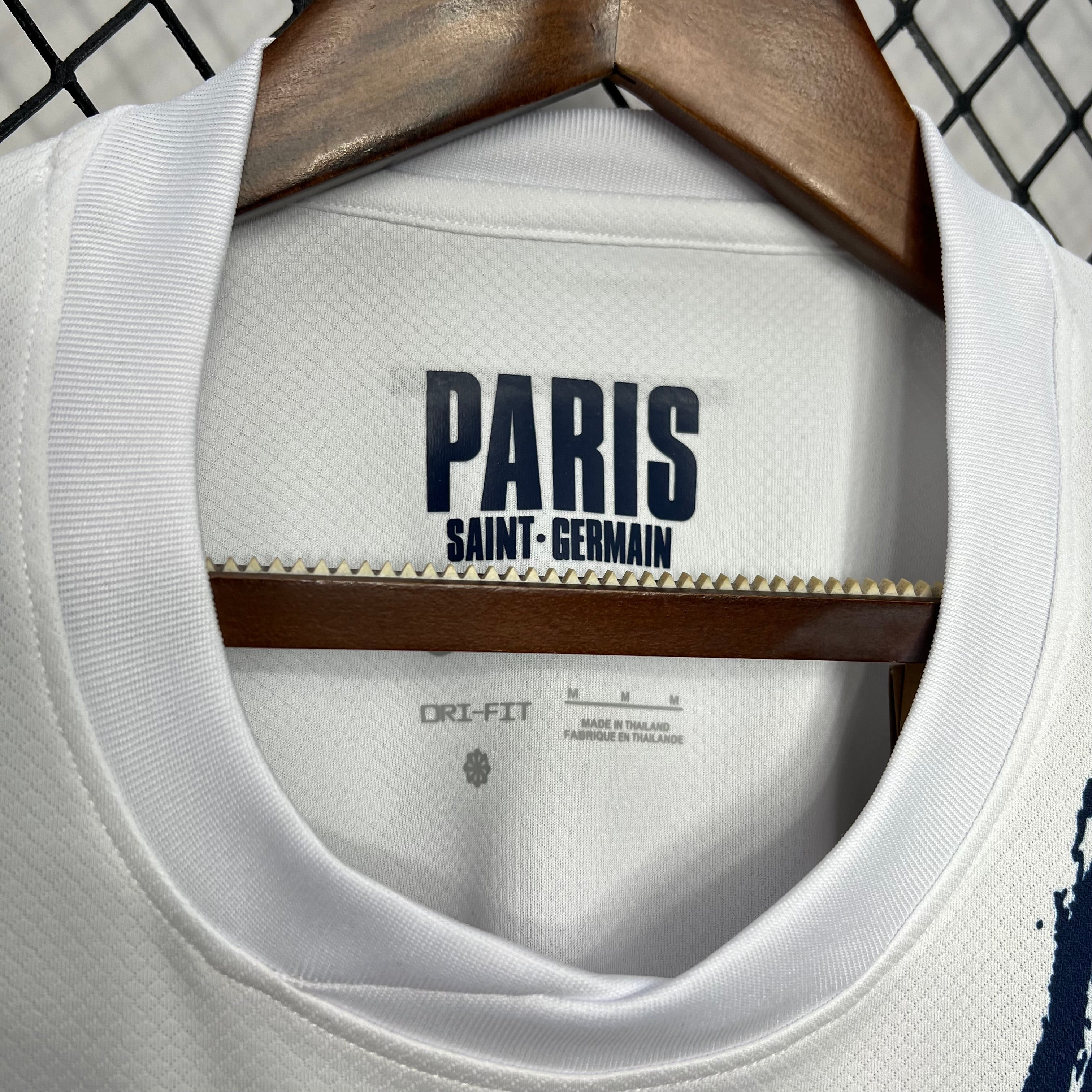 Paris 2024/25 Troisième maillot extérieur